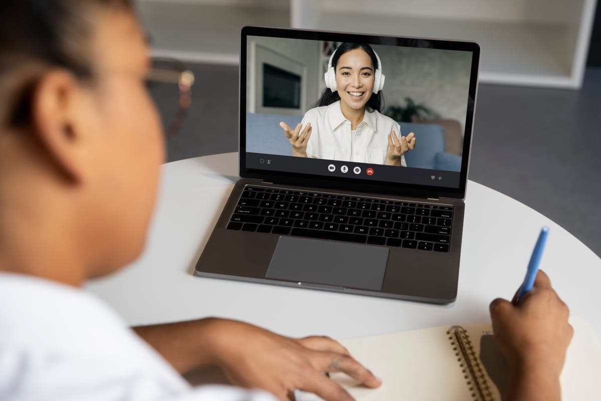 Tutor teaching a student over a 1-to-1 video call lesson